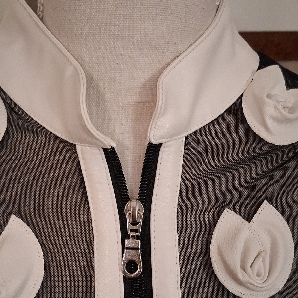 Weavz Black and White Floral Bomber Jacket - Picture 3 of 10